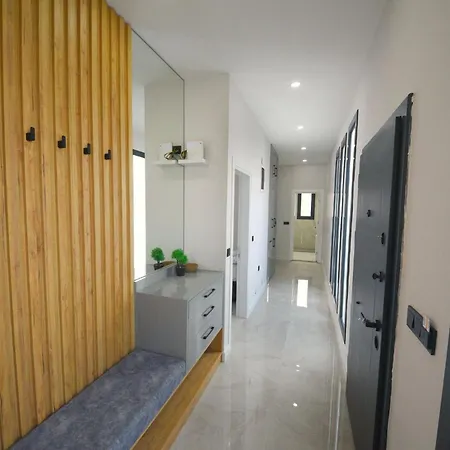 Twin House Hotel *