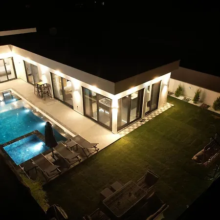 Villa Twin House *